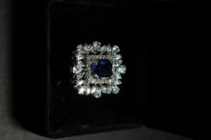 Elegant Queen Crown Ring with Blue and White Stones - Image 3